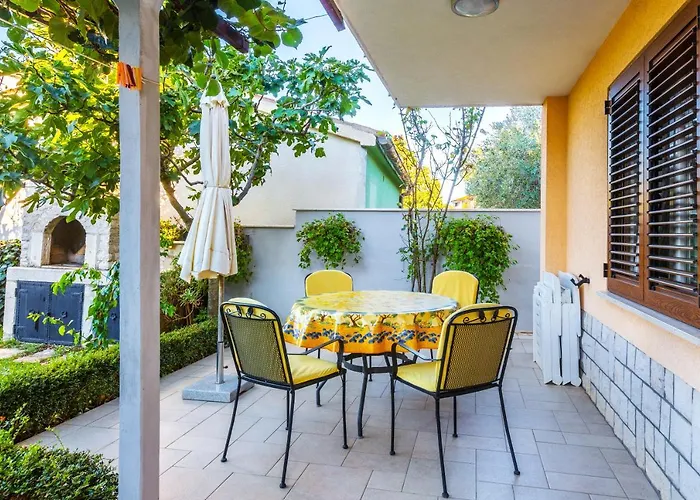 Apartment Maretic *