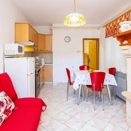Apartment Maretic *