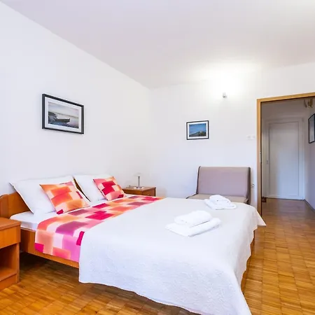 Apartment Maretic *