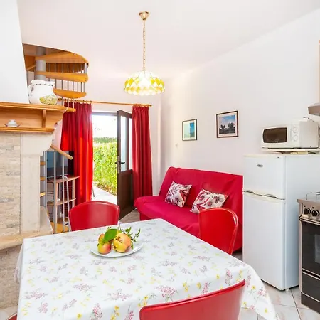 Apartment Maretic *