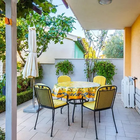 Apartment Maretic *